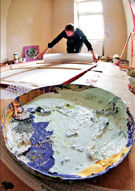'Unfinished Canvas' of Berlin draws artists of all colors