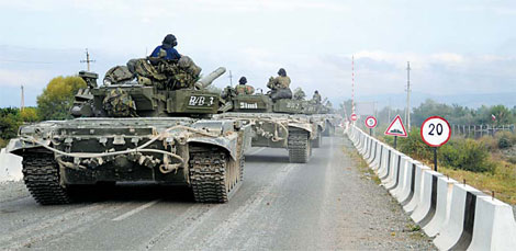 Georgian troops strike separatists