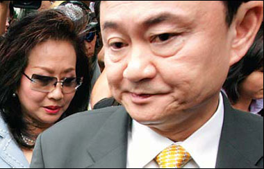 Former Thai PM Thaksin flees to UK