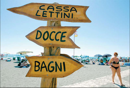 Italians take 'hit and run' holiday as economy slows