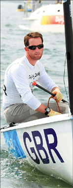 Defending champ Ainslie still reigns in Finn