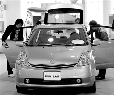 Toyota plans Prius price rise