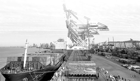 Ports ride wave brought by boost in foreign trade