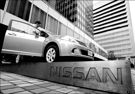 Japanese auto firms accelerate output