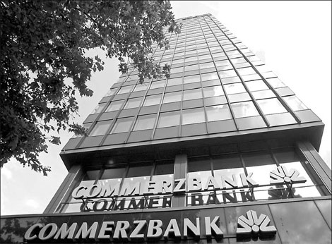 Commerzbank agrees to buy Dresdner