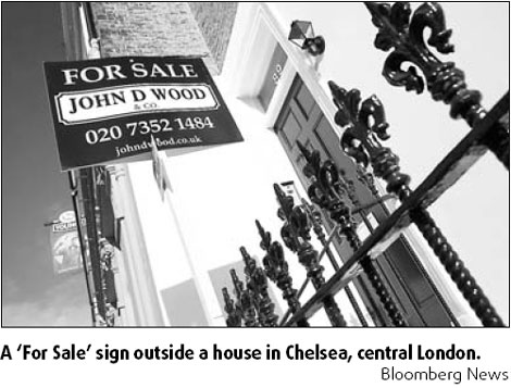UK house prices decline to lowest point in 7 years