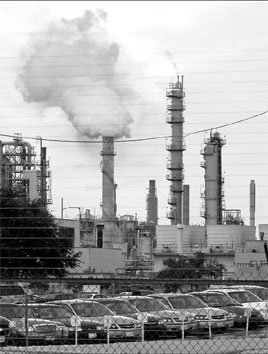 Crude, gasoline drop as Gustav cuts production