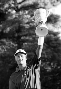 Singh sizzles with putter to win again