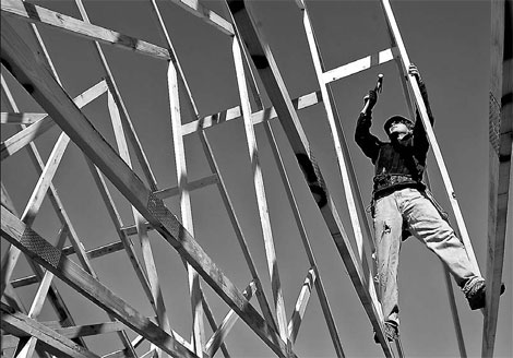 Toll posts fourth fall as banks curb lending