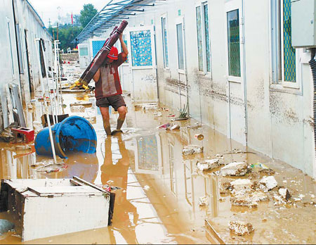 Heavy rains lash quake zones in Sichuan
