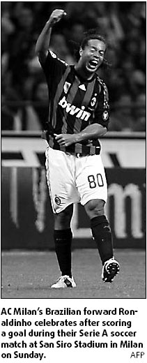 Ronaldinho fires Milan to derby victory