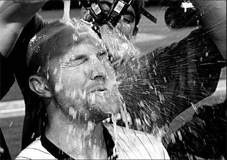 White Sox edge Twins to reach playoff
