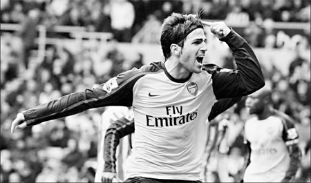 Fabregas rescues Arsenal, M Utd win