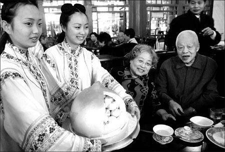 Shanghai seniors 'generally' happy: Survey