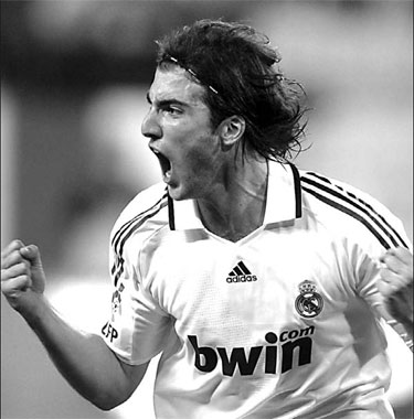 Last-gasp victory for Real in nail-biting derby