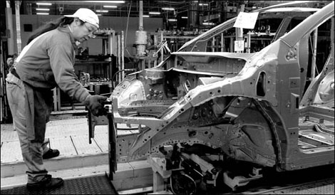 Nissan, Hyundai slash output as US sales slump