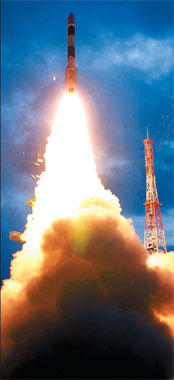 India celebrates launch of first mission to moon