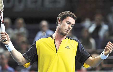 Chewed out Safin takes break as battle for Shanghai rages on