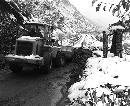 Man killed as snows cover Tibet