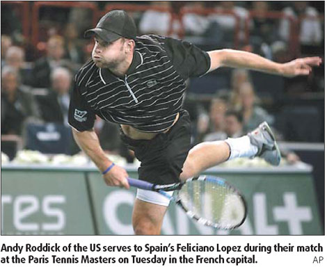 Stars come out as Roddick races ahead