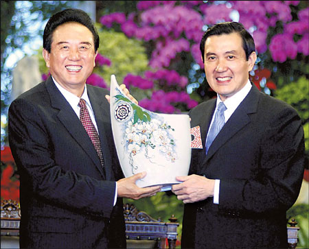 Top envoy meets Taiwan leader