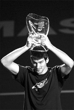Djokovic destroys Davydenko to win Masters Cup