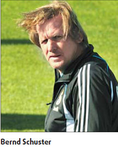 Real give backing to beleaguered coach