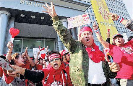 Thai court dissolves govt, siege at airports to end
