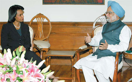 Rice urges Pakistan to 'cooperate fully'