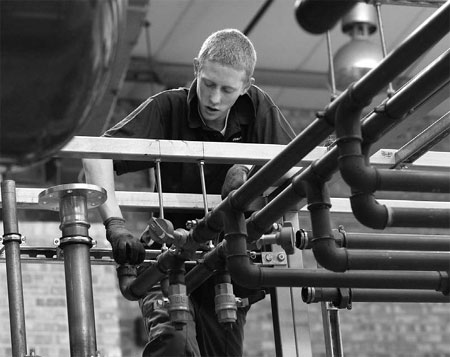UK factories cut prices in Nov