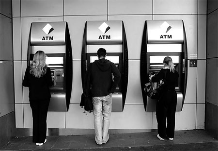 Oz lender may axe 600 posts