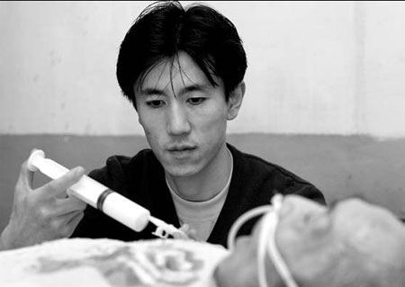One man's sacrifice for sick parents a lesson to us all