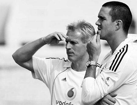 Pietersen packs it in as England captain