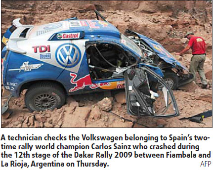 De Villiers leads rally after Sainz crashes out