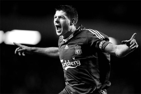 Late Everton equalizer stops Liverpool going top