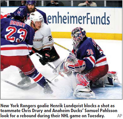 Hurricanes on a roll as Penguins totter