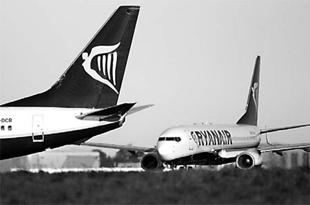 Ryanair raises fiscal-year forecast as oil declines