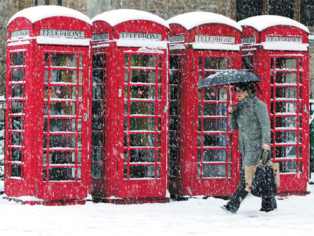 Heavy snow causes chaos in Europe