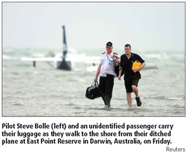 Hudson redux: Plane makes emergency landing at beach