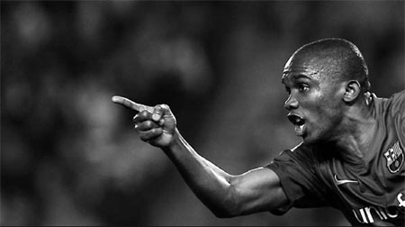 Eto'o double rescues Barcelona in Seville