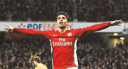 Eduardo back with a bang