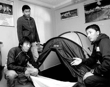 Brothers plan 24-hour stay on highest peak