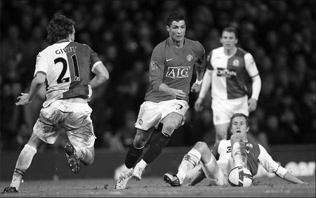Man Utd sink unlucky Blackburn