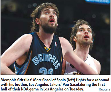 Magic sink Suns as Shaq self-destructs