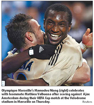 Marseille gain slim UEFA Cup lead over Ajax