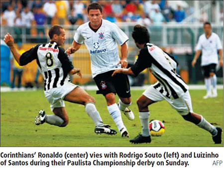 Ronaldo plays second fiddle in Corinthians win