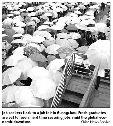 Students flog CVs in flagging market