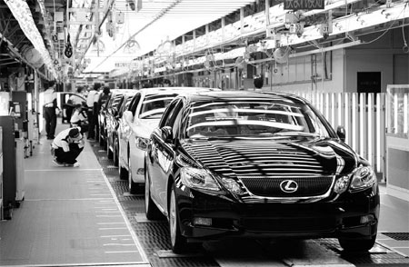 Lexus sales dip costs Toyota dear