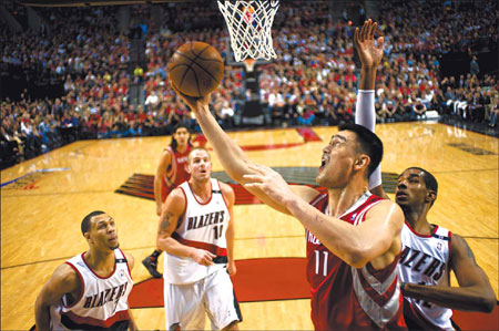 Perfect night for Yao fires Rockets into Portland sky