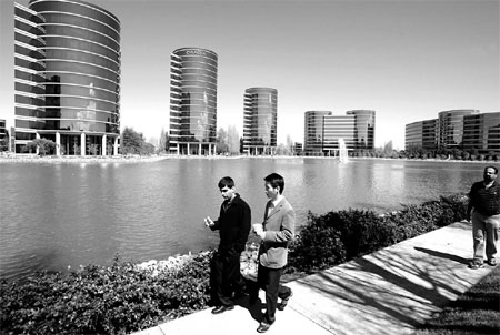 Oracle to buy Sun for $7.4b